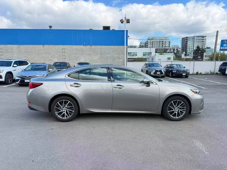 2021 Lexus ES 7th Gen - Image 4 of 17
