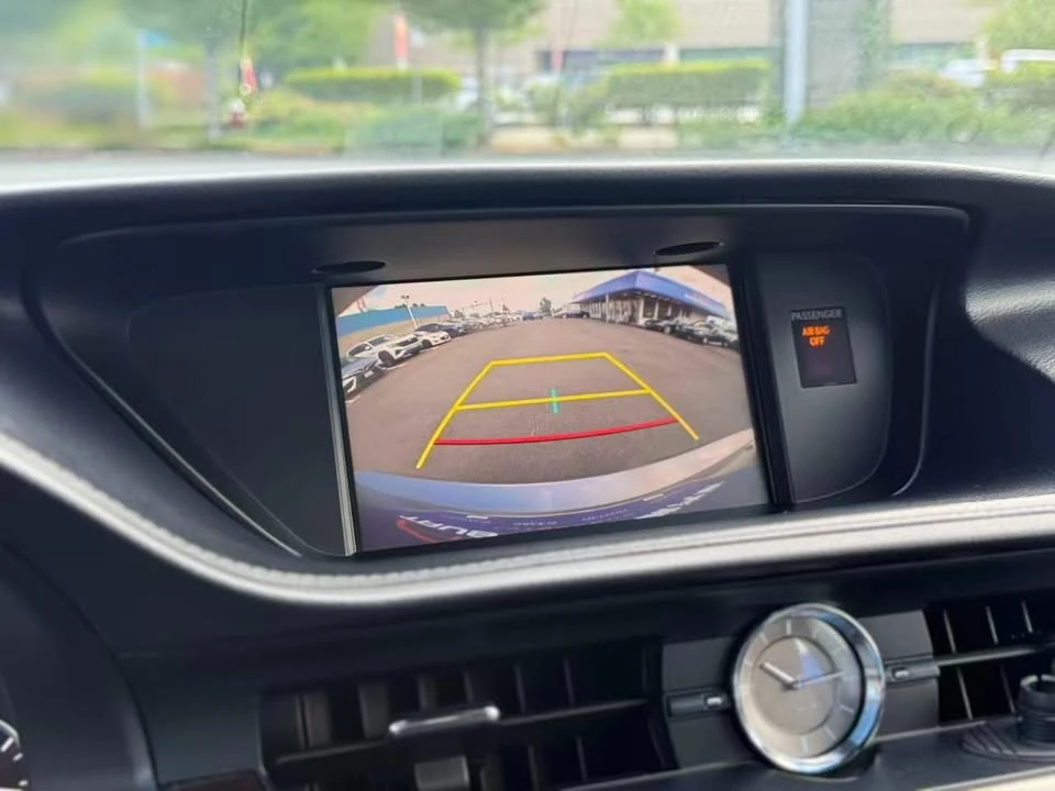 2021 Lexus ES 7th Gen - Image 16 of 17
