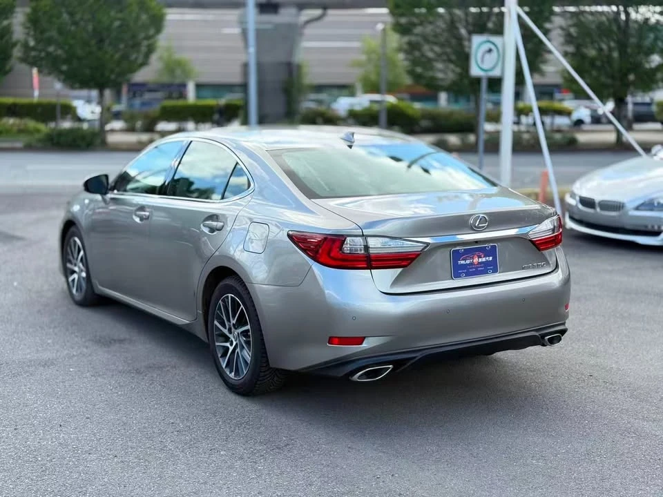 2021 Lexus ES 7th Gen - Image 6 of 17