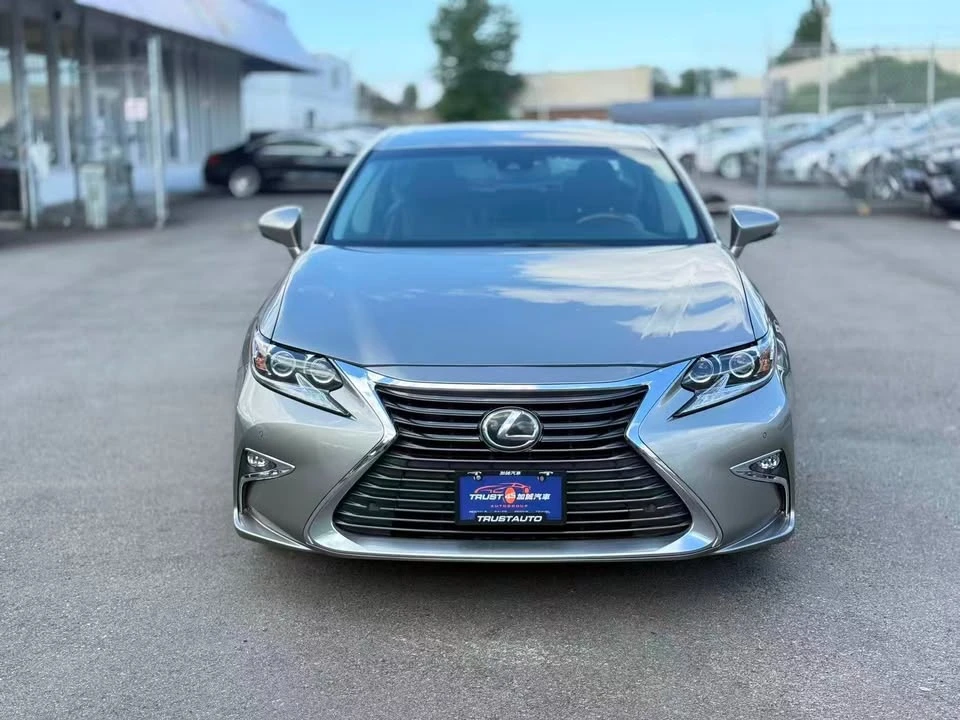 2021 Lexus ES 7th Gen - Image 2 of 17