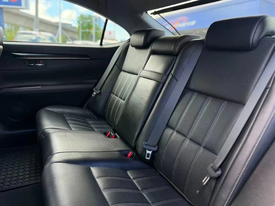 2021 Lexus ES 7th Gen - Image 10 of 17