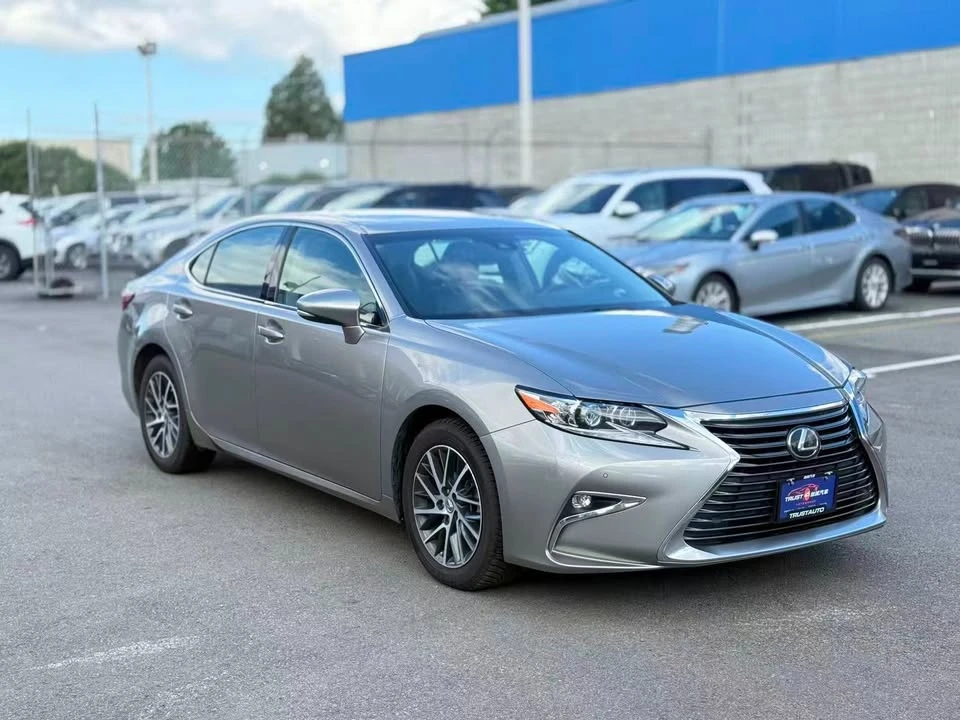 2021 Lexus ES 7th Gen - Image 3 of 17