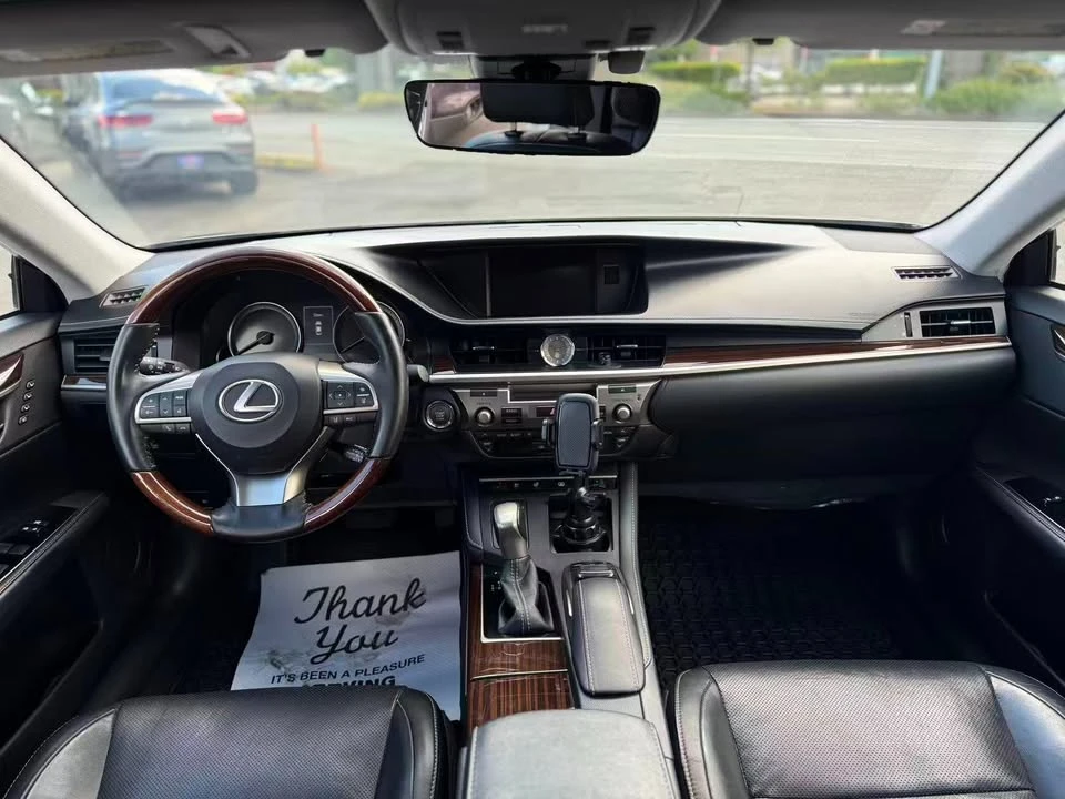 2021 Lexus ES 7th Gen - Image 11 of 17