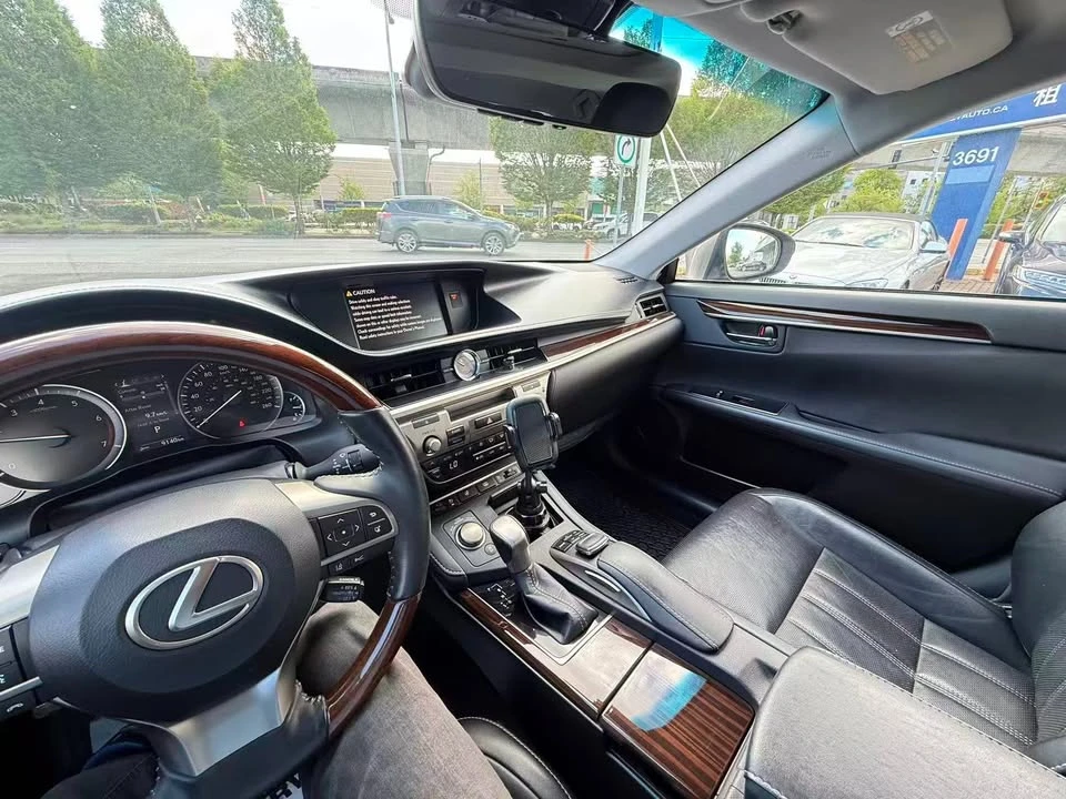 2021 Lexus ES 7th Gen - Image 14 of 17