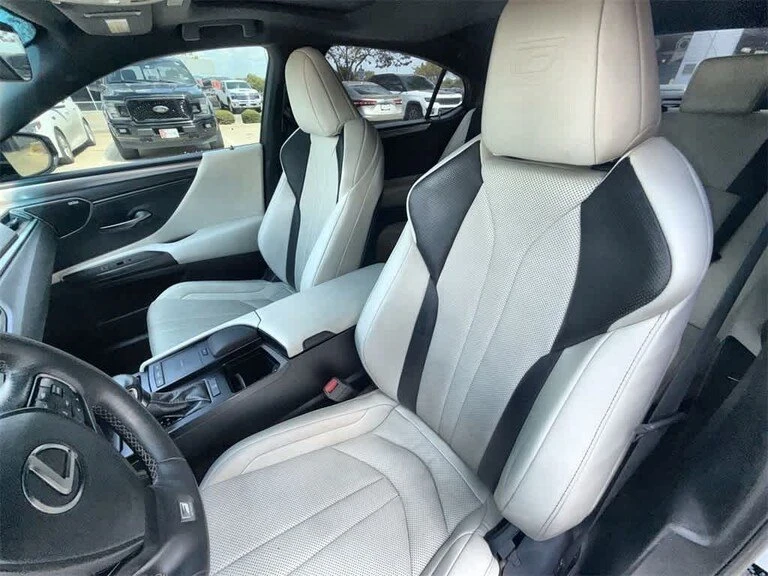 2021 Lexus ES 7th Gen - Image 4 of 6
