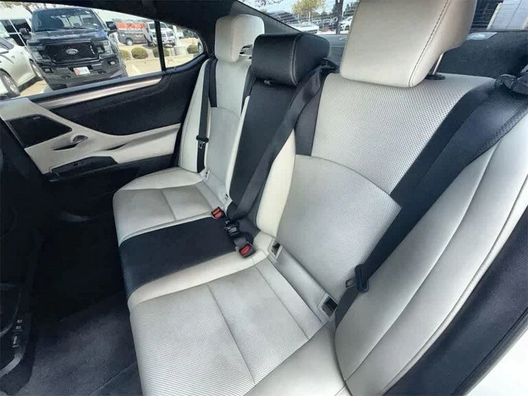 2021 Lexus ES 7th Gen - Image 5 of 6
