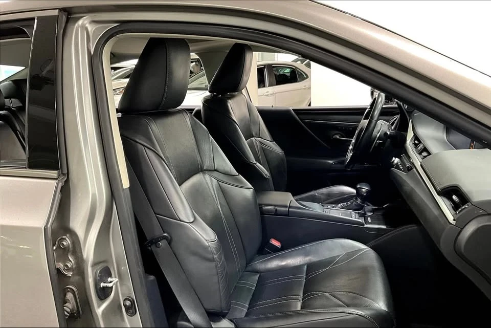 2021 Lexus ES 7th Gen - Image 14 of 20