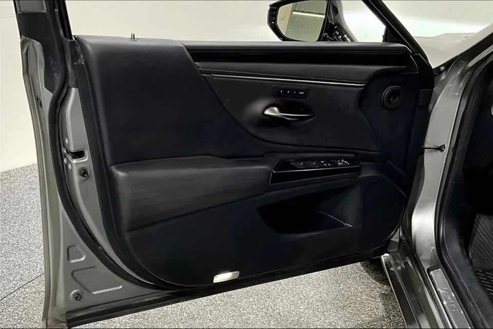 2021 Lexus ES 7th Gen - Image 8 of 20