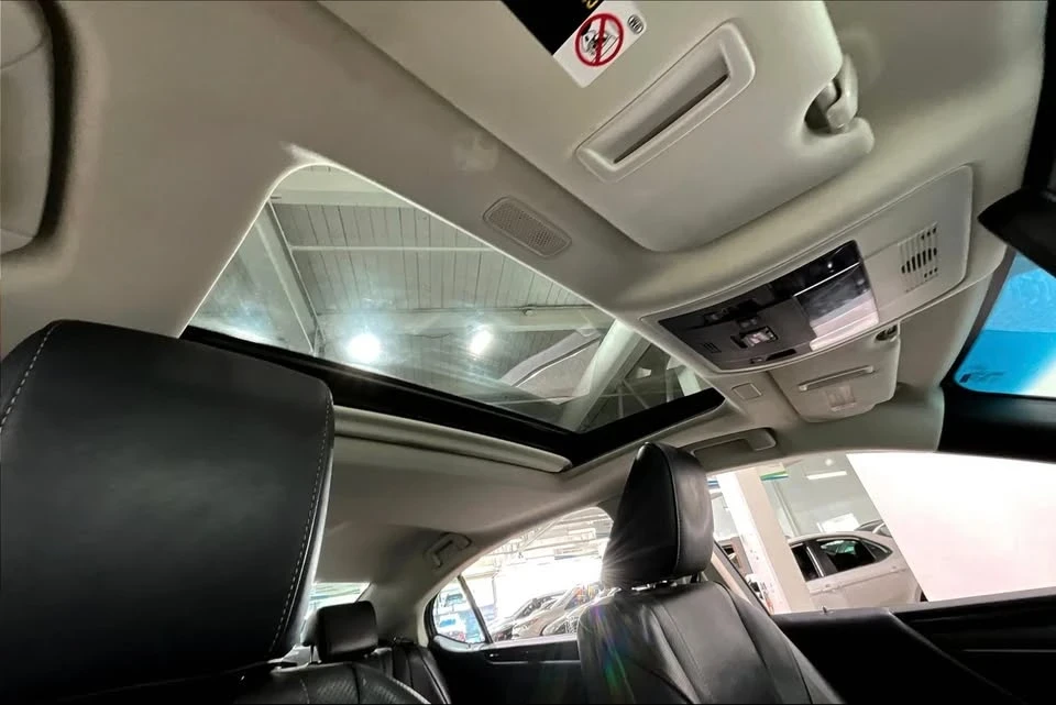 2021 Lexus ES 7th Gen - Image 10 of 20