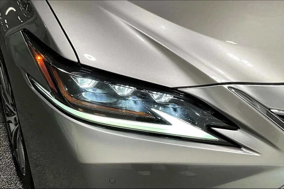 2021 Lexus ES 7th Gen - Image 19 of 20