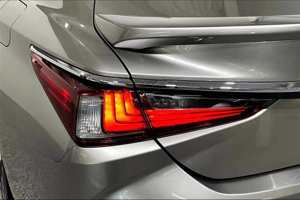 2021 Lexus ES 7th Gen - Image 20 of 20