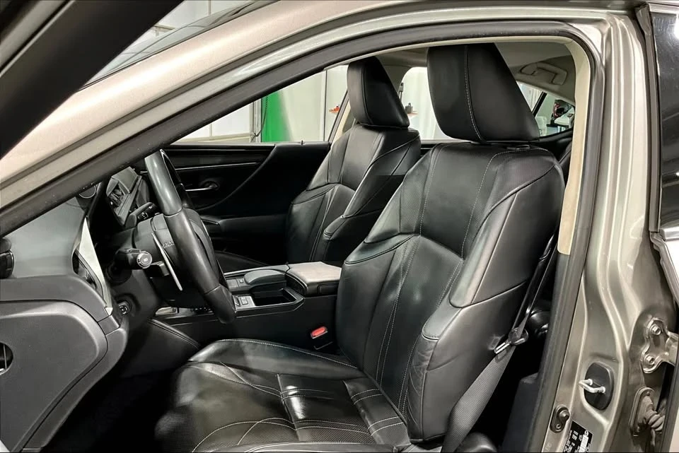 2021 Lexus ES 7th Gen - Image 9 of 20