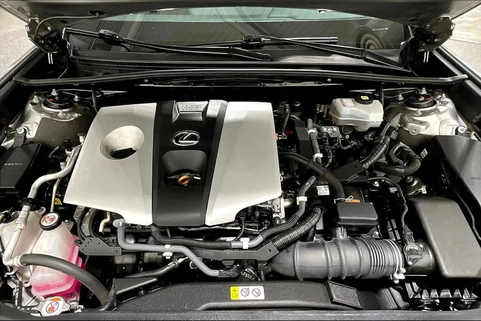 2021 Lexus ES 7th Gen - Image 15 of 20