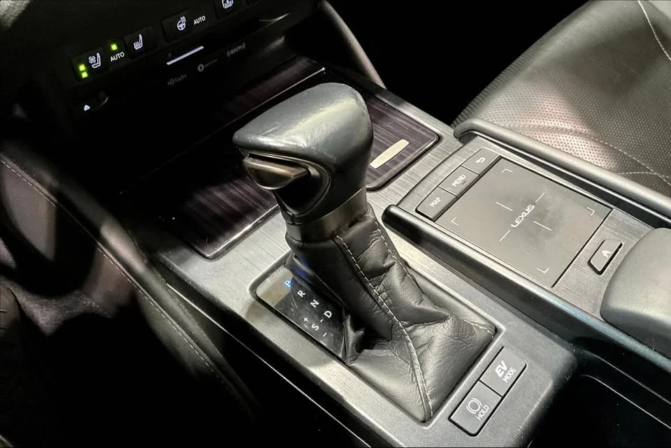 2021 Lexus ES 7th Gen - Image 13 of 20