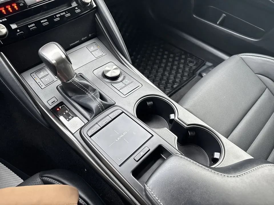 2021 Lexus IS 3rd Gen - Image 11 of 15