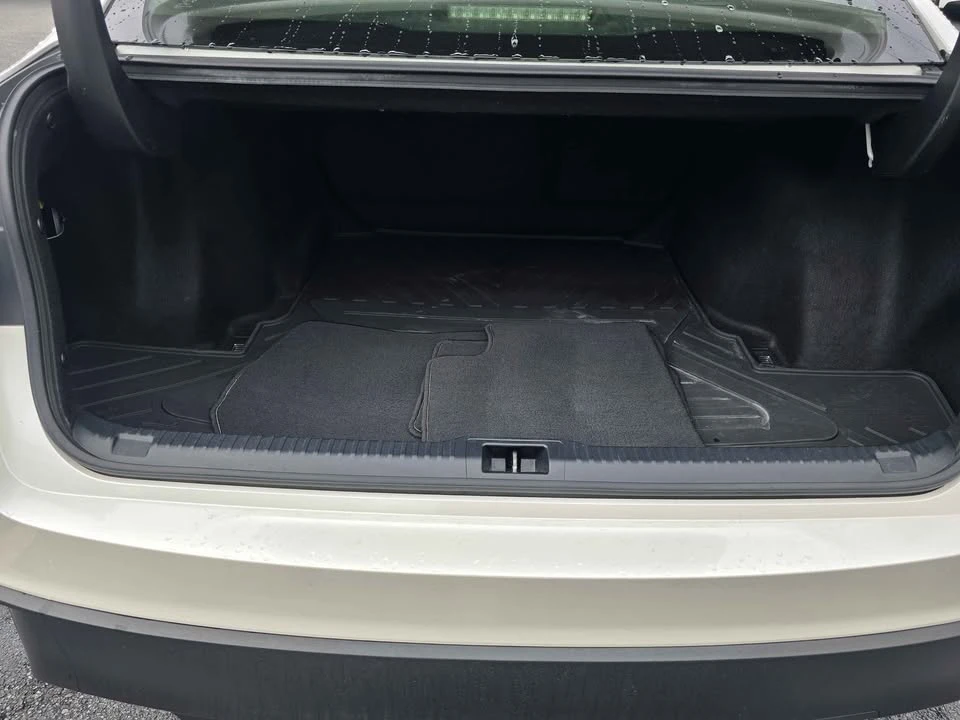 2021 Lexus IS 3rd Gen - Image 13 of 16