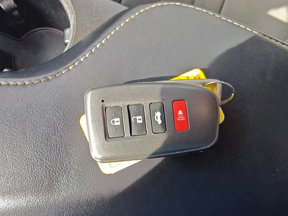 2021 Lexus IS 3rd Gen - Image 15 of 19