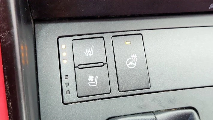 2021 Lexus IS 3rd Gen - Image 16 of 19