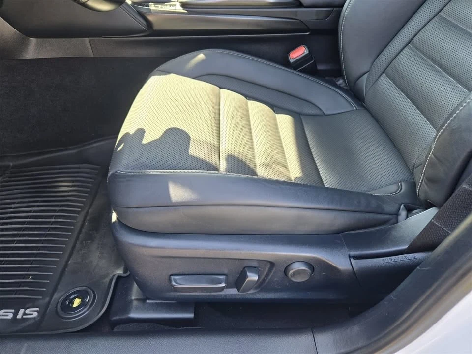 2021 Lexus IS 3rd Gen - Image 16 of 19