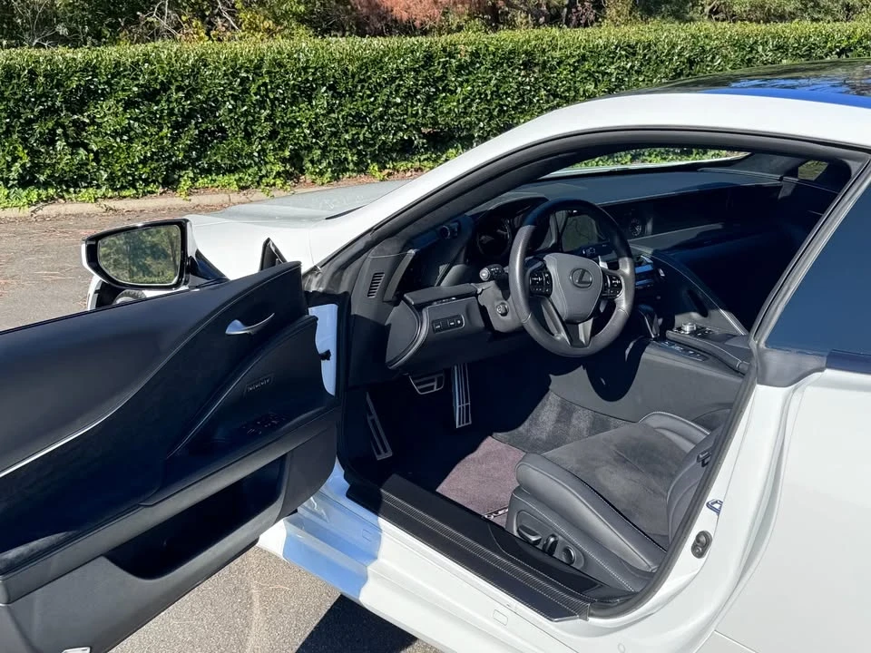 2021 Lexus LC - Image 12 of 20