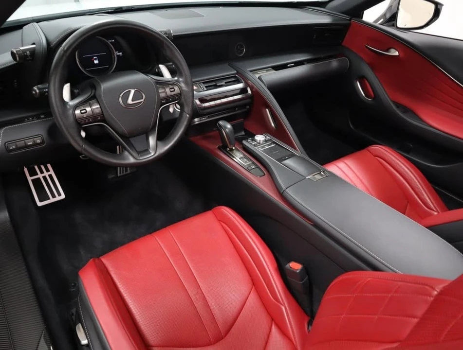 2021 Lexus LC - Image 16 of 18