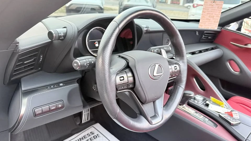 2021 Lexus LC - Image 18 of 20