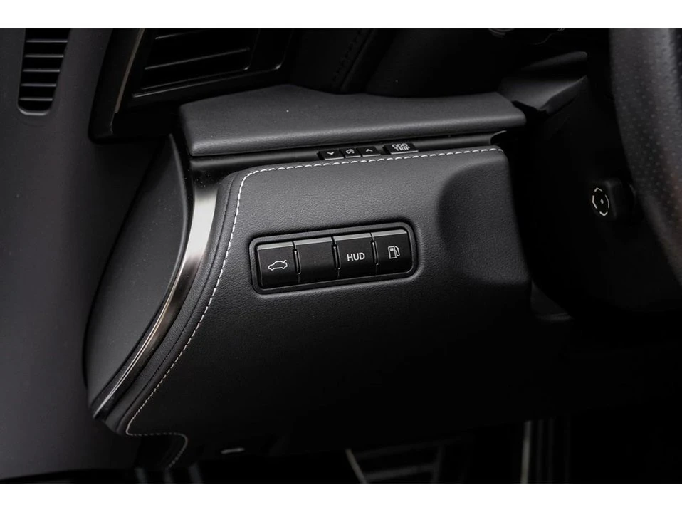 2021 Lexus LC - Image 18 of 20