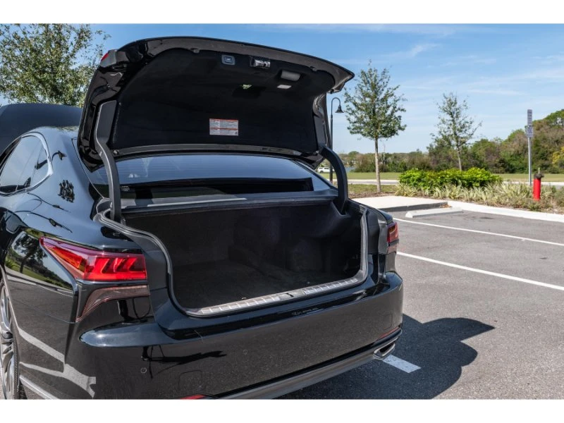 2021 Lexus LS 5th Gen - Image 10 of 10