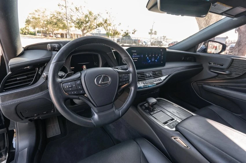 2021 Lexus LS 5th Gen - Image 9 of 10