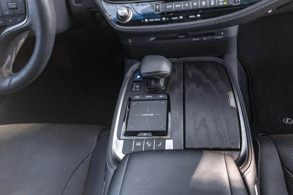 2021 Lexus LS 5th Gen - Image 4 of 9