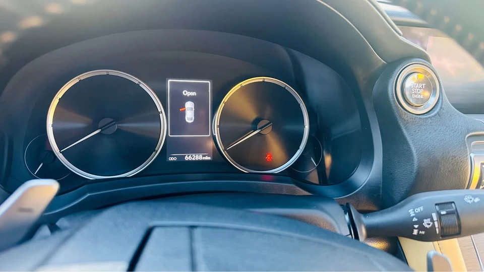 2021 Lexus RC - Image 7 of 12