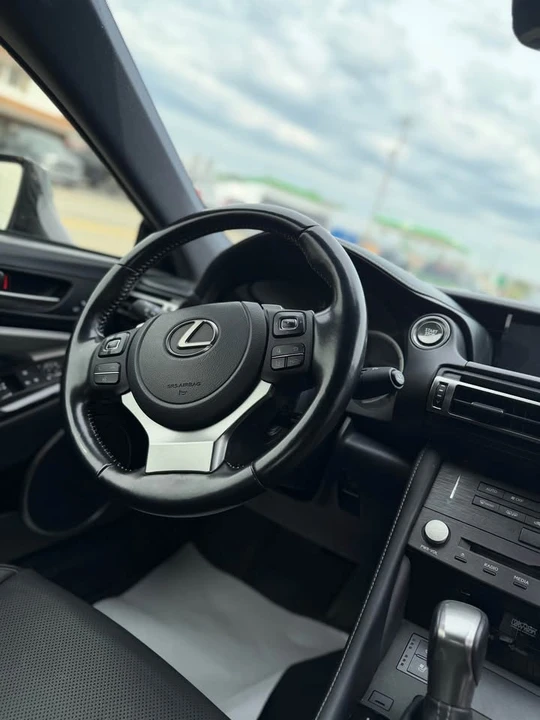 2021 Lexus RC - Image 6 of 7