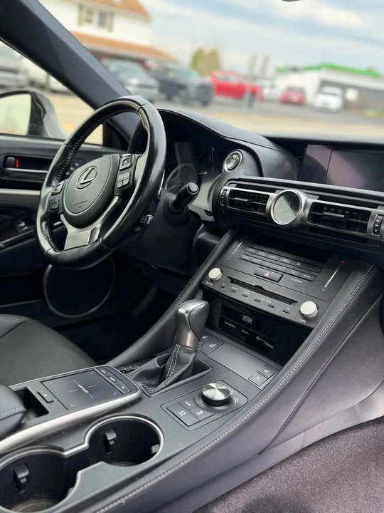 2021 Lexus RC - Image 4 of 7