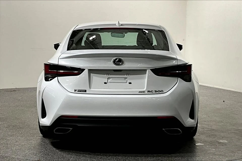 2021 Lexus RC - Image 5 of 13