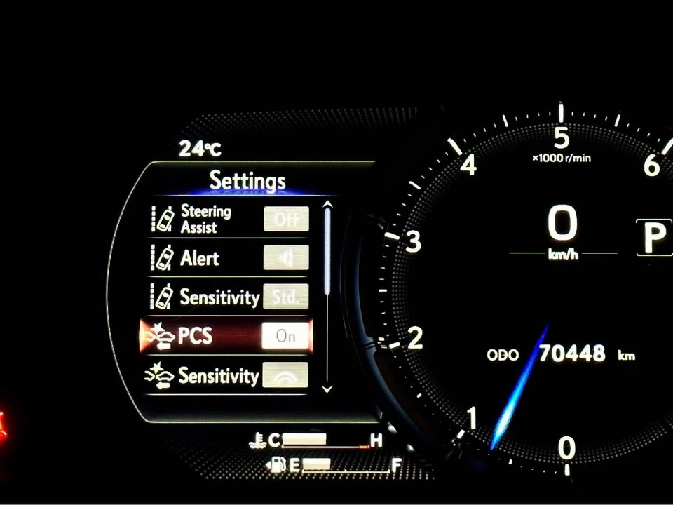 2021 Lexus RC - Image 18 of 20
