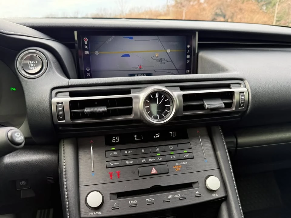2021 Lexus RC - Image 13 of 20