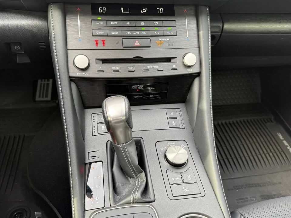 2021 Lexus RC - Image 15 of 20