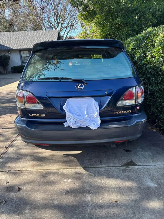 2001 Lexus RX 1st Gen - Image 2 of 3