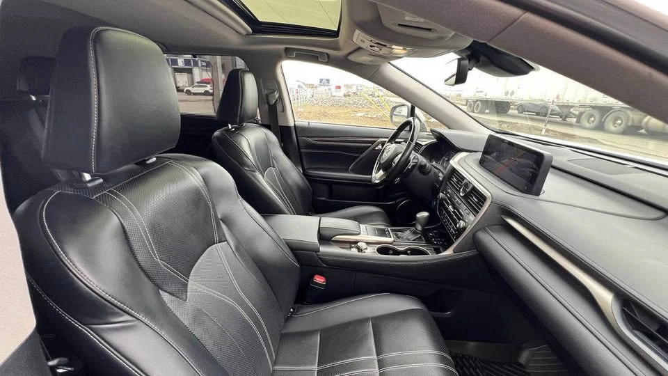 2021 Lexus RX 4th Gen - Image 18 of 19
