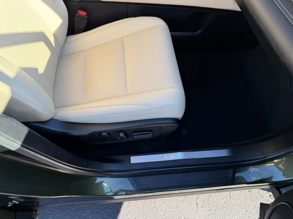 2021 Lexus RX 4th Gen - Image 17 of 19