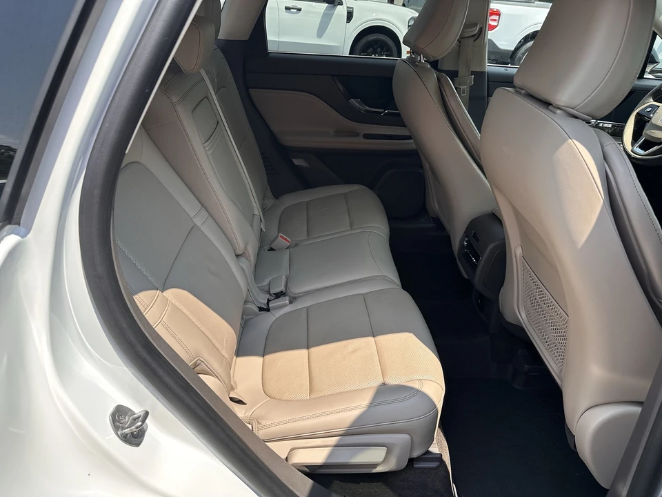2021 Lincoln Corsair - Image 16 of 31