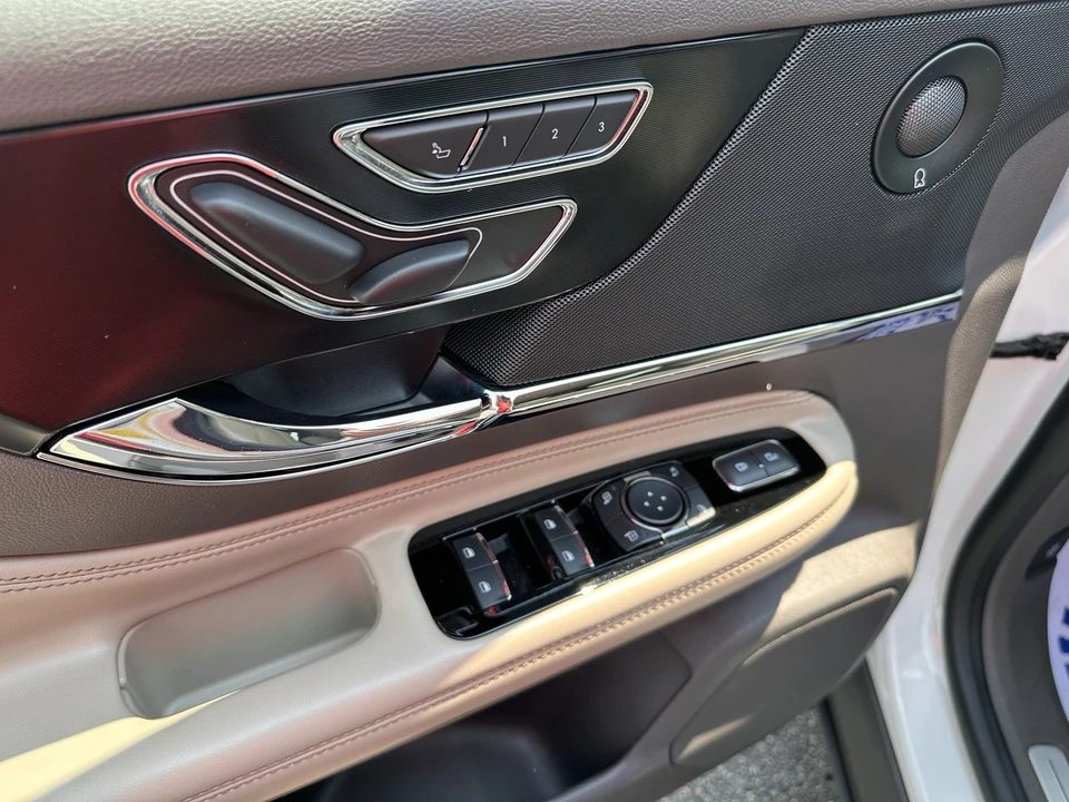2021 Lincoln Corsair - Image 18 of 31