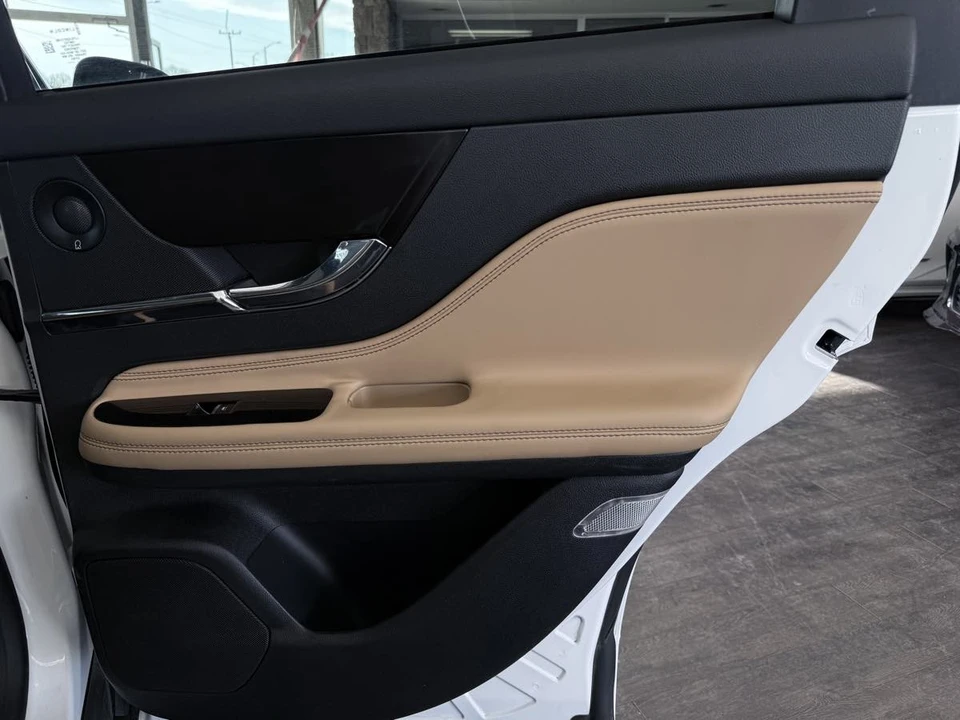 2021 Lincoln Corsair - Image 26 of 31