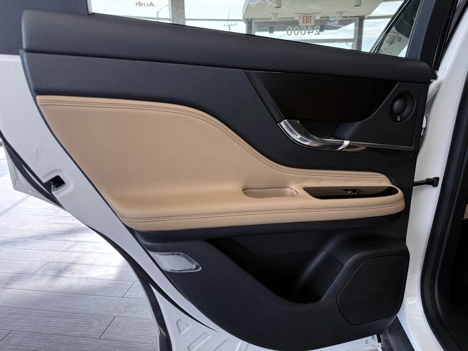 2021 Lincoln Corsair - Image 24 of 31