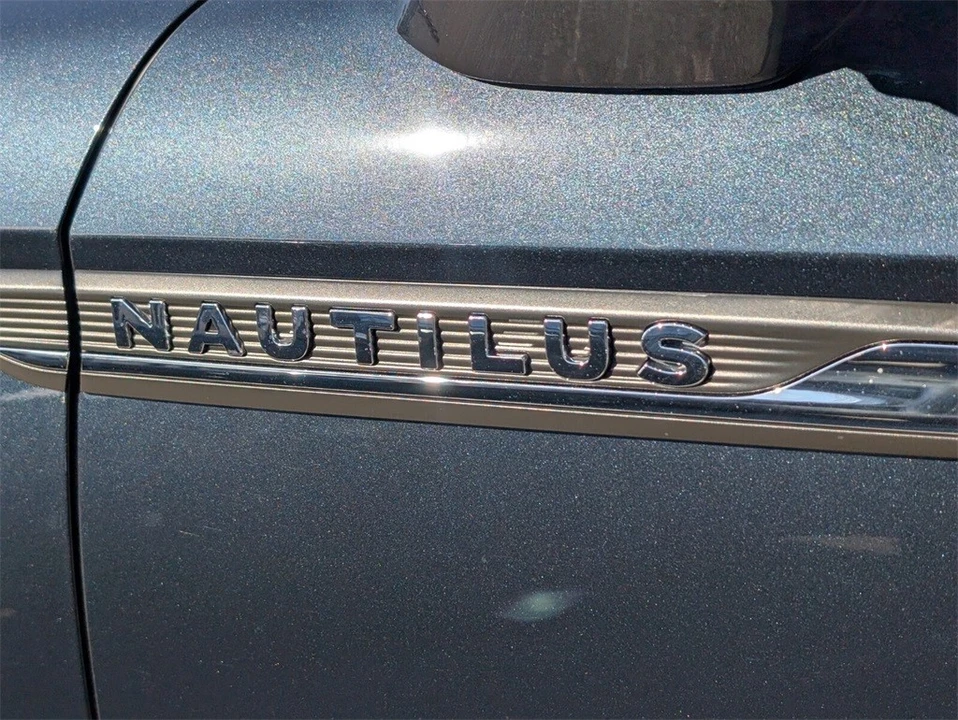 2021 Lincoln Nautilus - Image 10 of 12