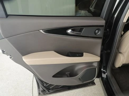 2021 Lincoln Nautilus - Image 17 of 20