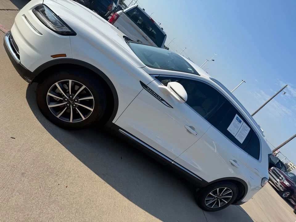 2021 Lincoln Nautilus - Image 2 of 12