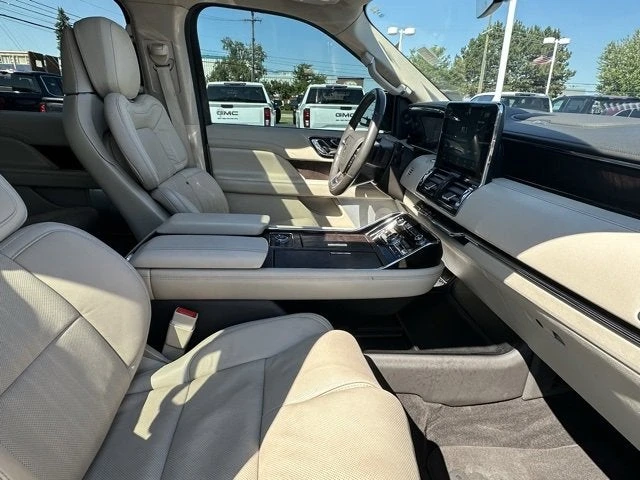 2021 Lincoln Navigator 4th Gen - Image 14 of 19
