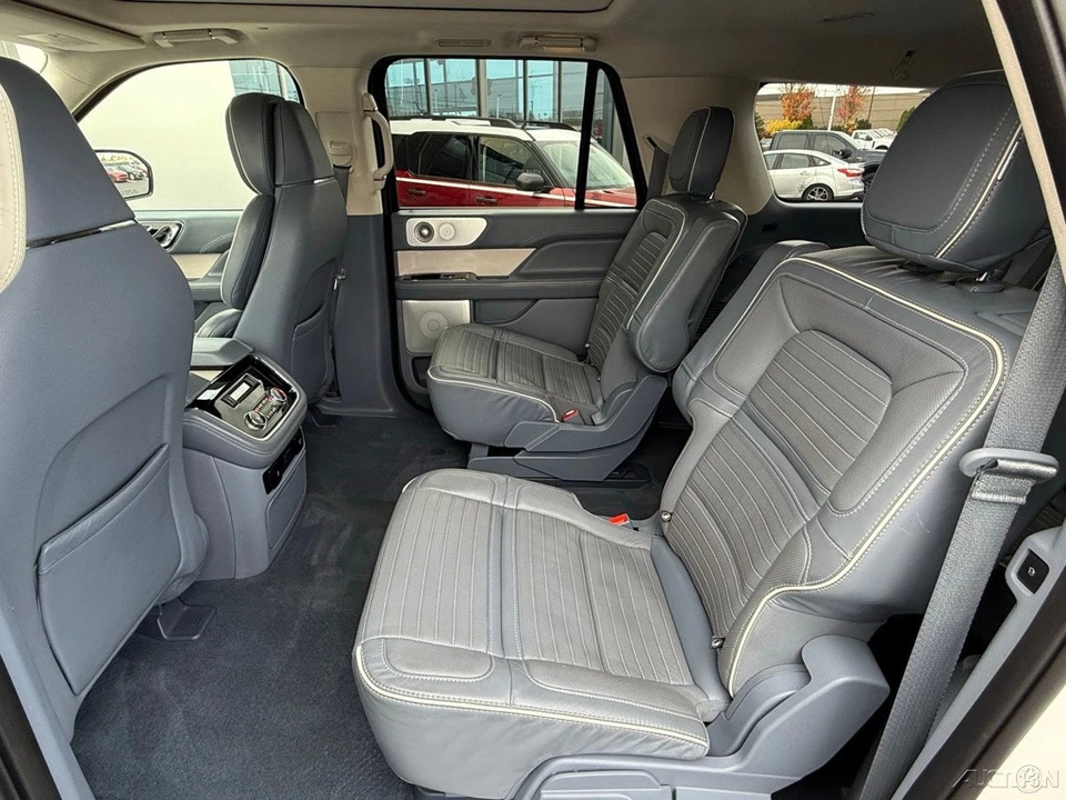 2021 Lincoln Navigator 4th Gen - Image 14 of 21