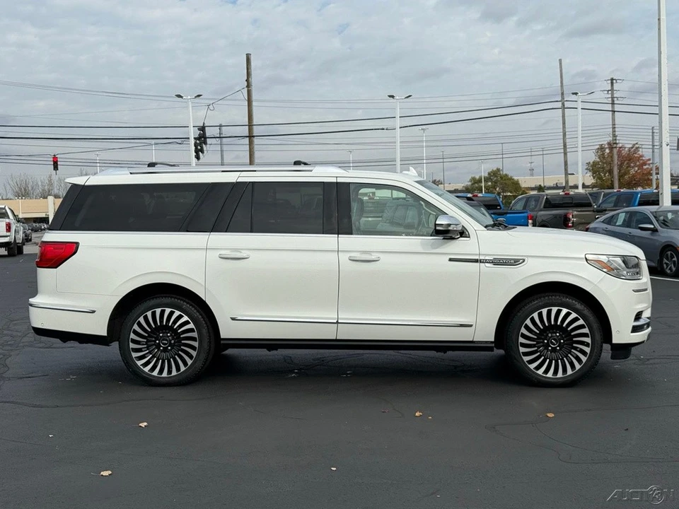 2021 Lincoln Navigator 4th Gen - Image 2 of 21